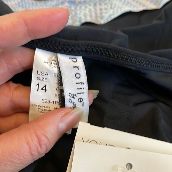 PROFILE BY GOTTEX SKIRT WITH BUILT IN BIKINI.  FLOWY MULTI COLORED TRIM.… - Picture 9 of 9